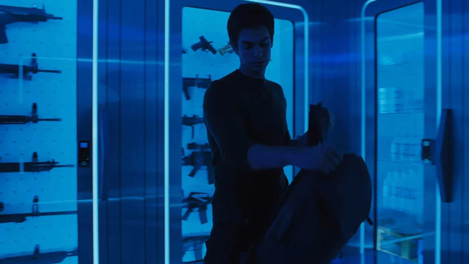 Novo thriller com Andrew Garfield destaca dilemas da inteligência artificial e é comparado a ‘Rede Social’