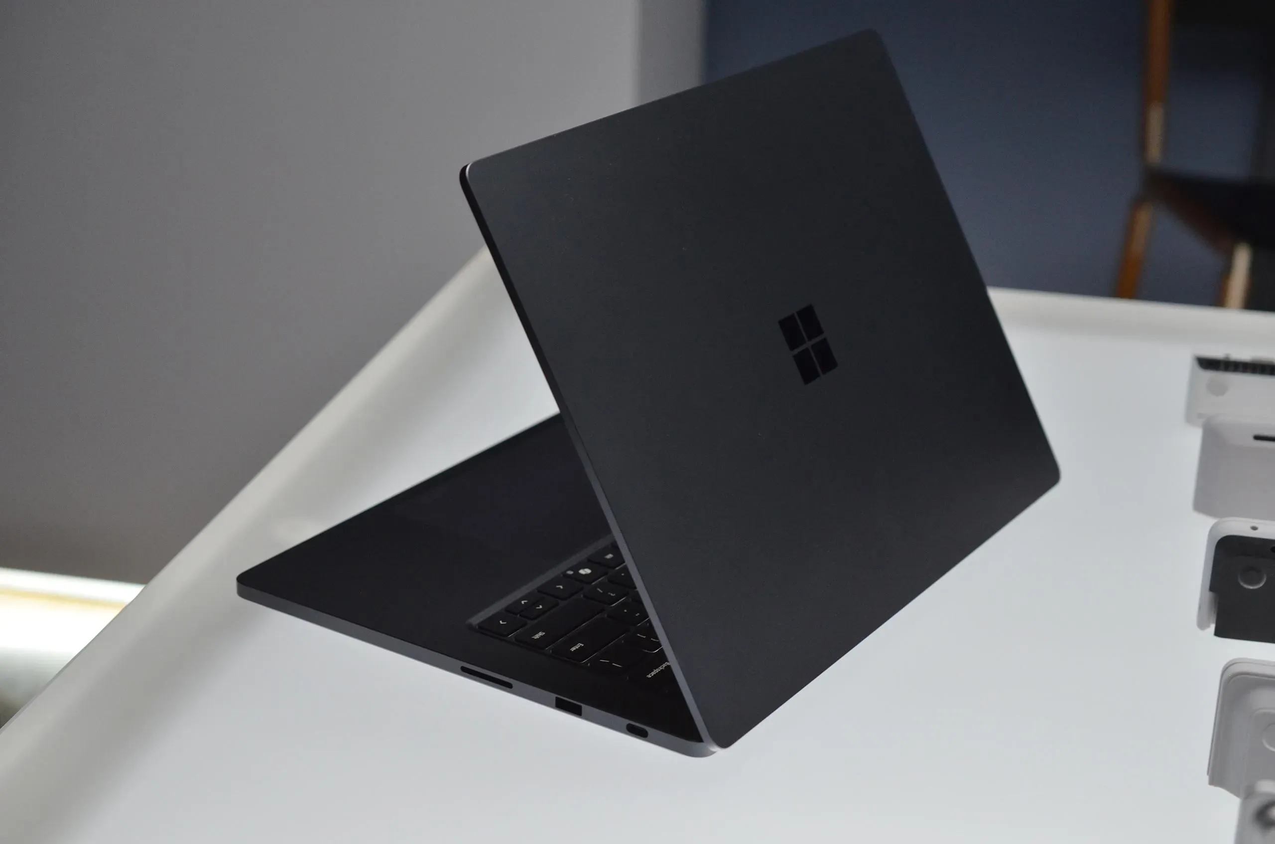 Surface Laptop Ultra tem data de lançamento e preço inicial de US$ 2.599 confirmado