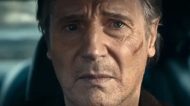 Liam Neeson retorna em filme de ação intenso com perseguição em ritmo acelerado