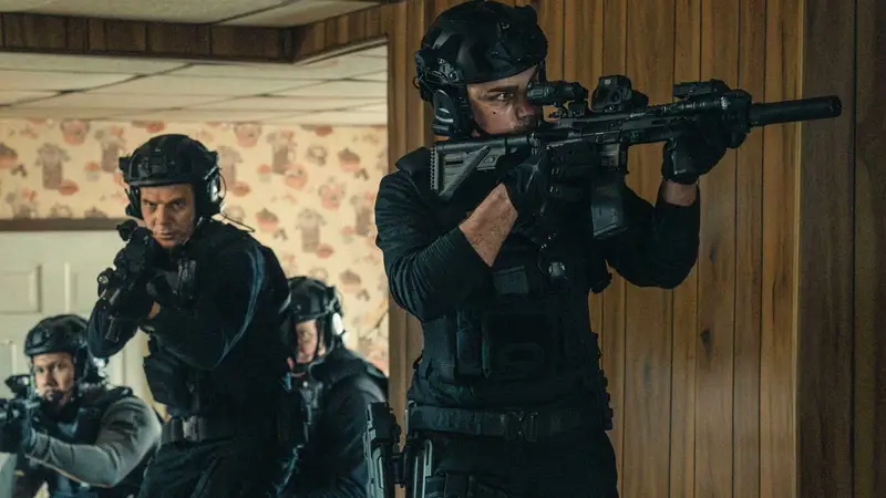 Thriller de Taylor Sheridan “Mayor of Kingstown” conquista sucesso global na Netflix antes da última temporada