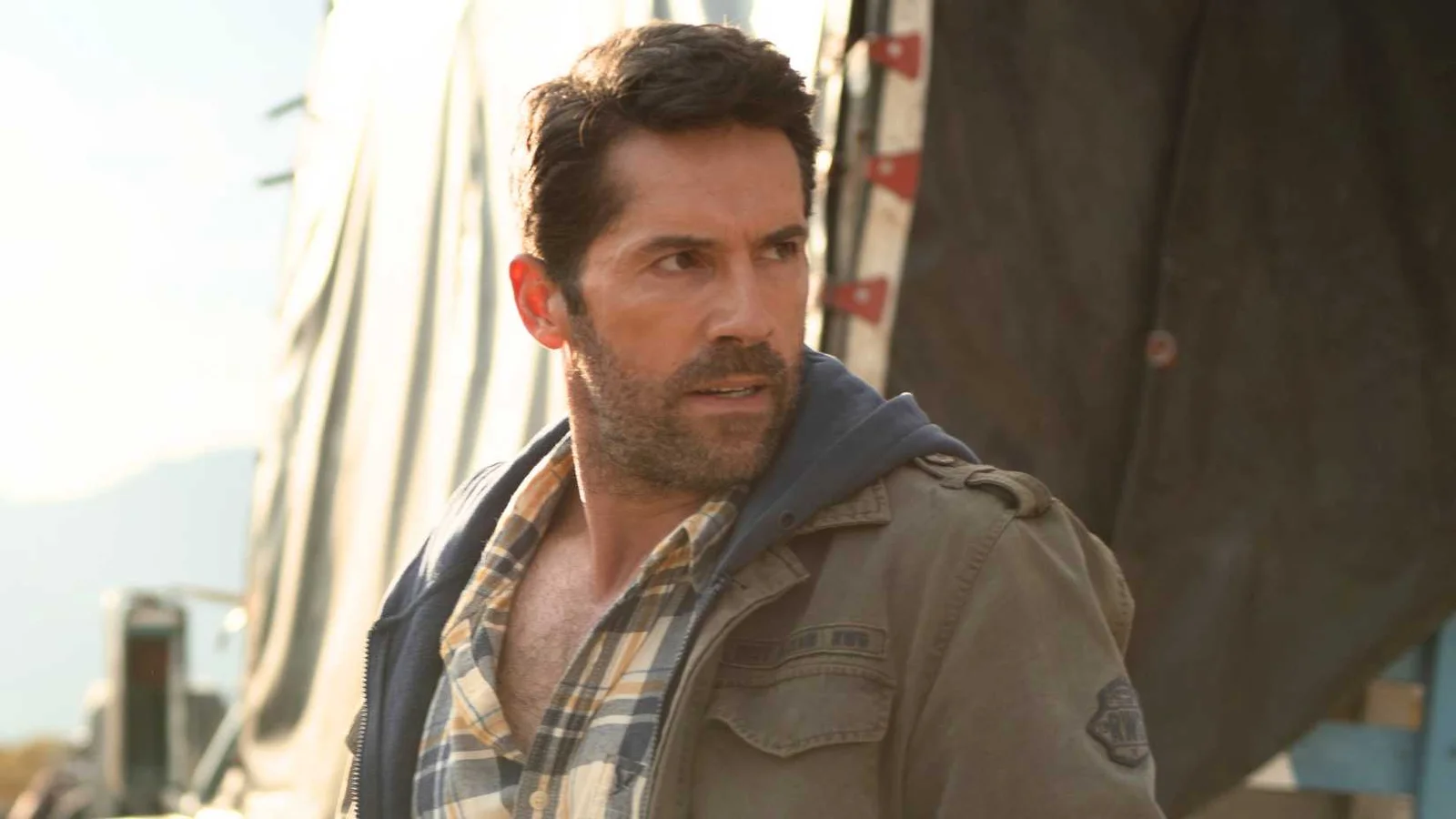 Filme de ação “Diablo”, estrelado por Scott Adkins, domina ranking global da Paramount+