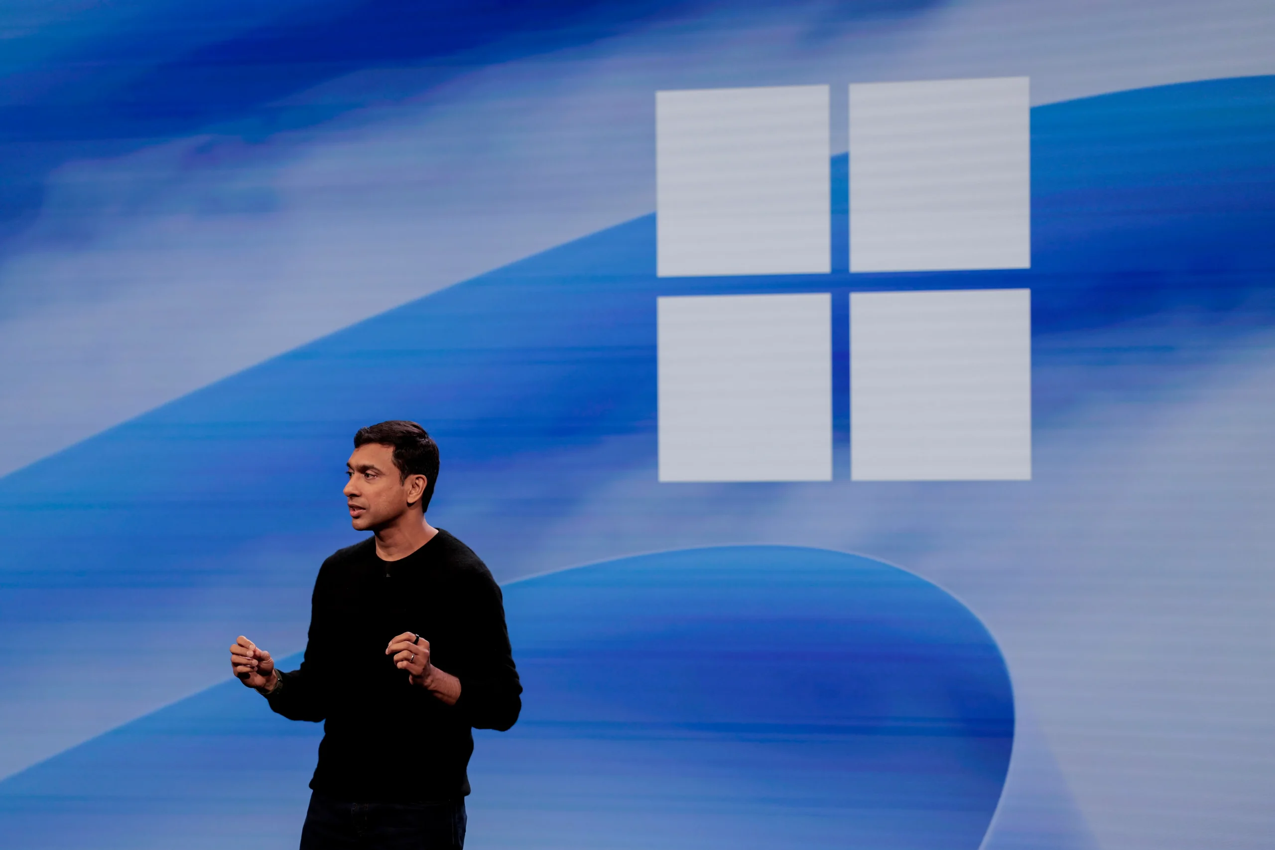 Microsoft revela plano para tornar Windows um sistema operacional com inteligência híbrida