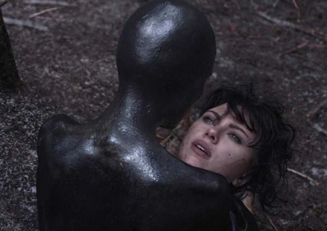Filme de ficção científica estrelado por Scarlett Johansson está disponível grátis para streaming neste Halloween