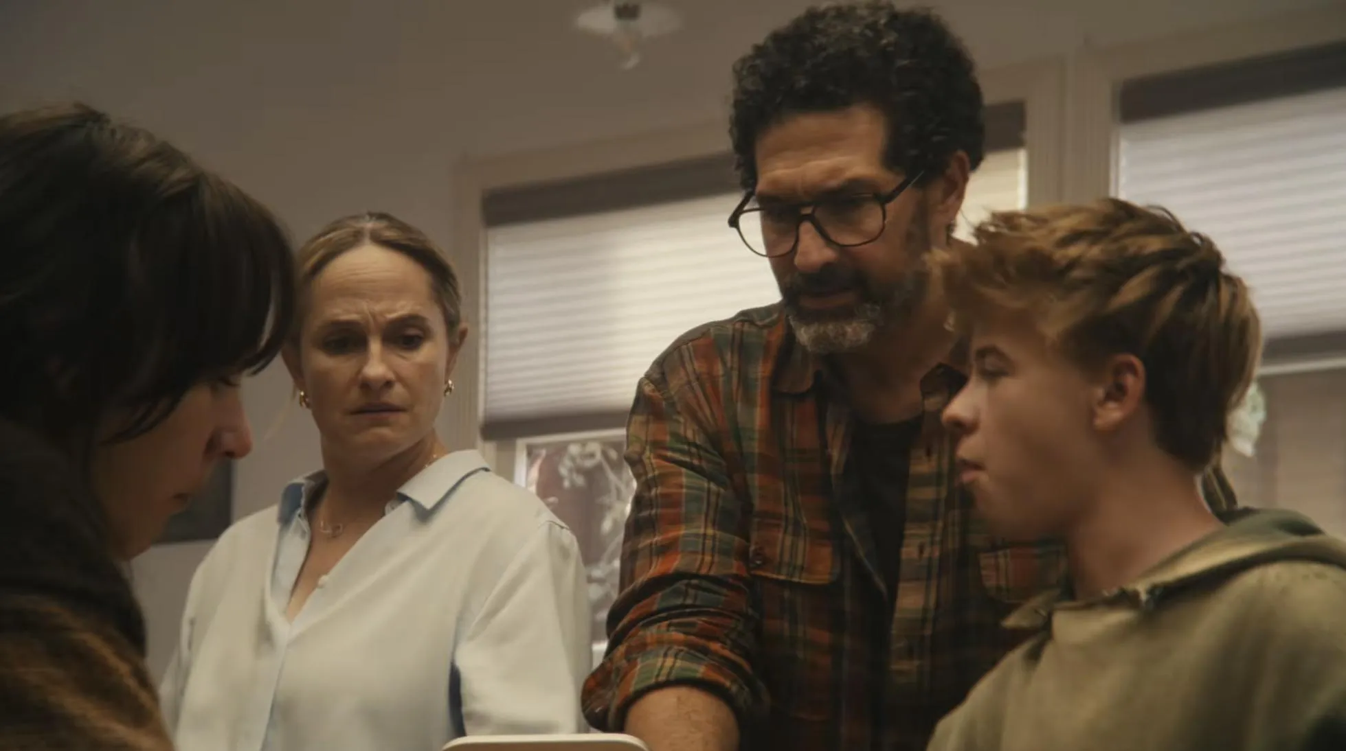Comercial da Apple para HomeView gera confusão, mas pais se identificam com o caos matinal