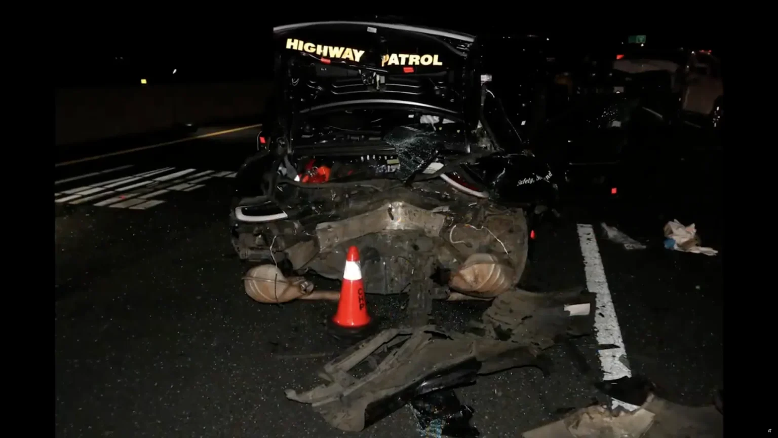 Motorista de Tesla afirma ter dormido usando Full Self-Driving antes de colisão com viaturas da polícia rodoviária