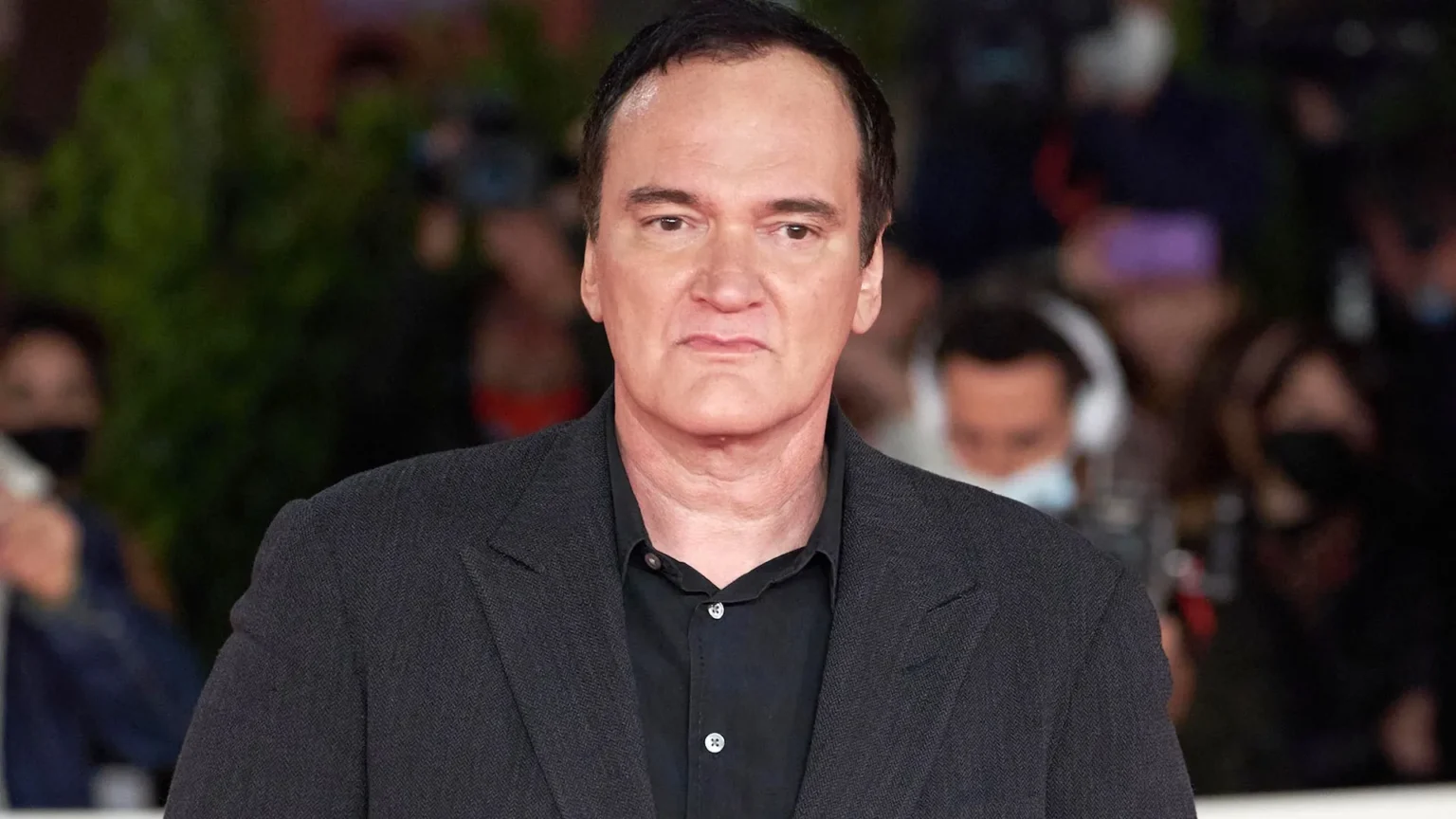 Quentin Tarantino adia lançamento de seu último filme e foca em teatro e outros projetos