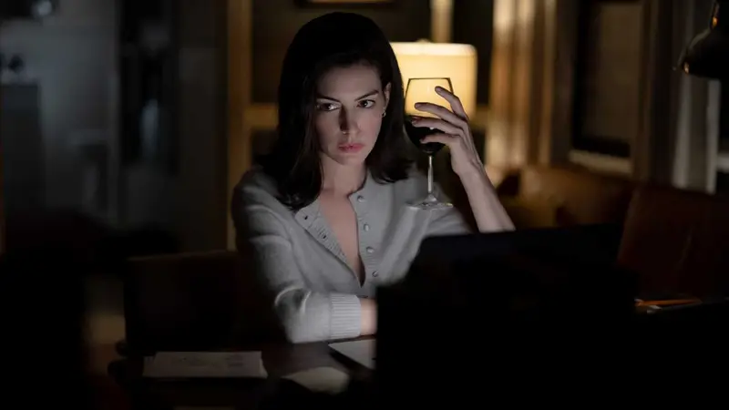Filme “Verity” de Anne Hathaway sofre forte redução no número de salas após segundo fim de semana
