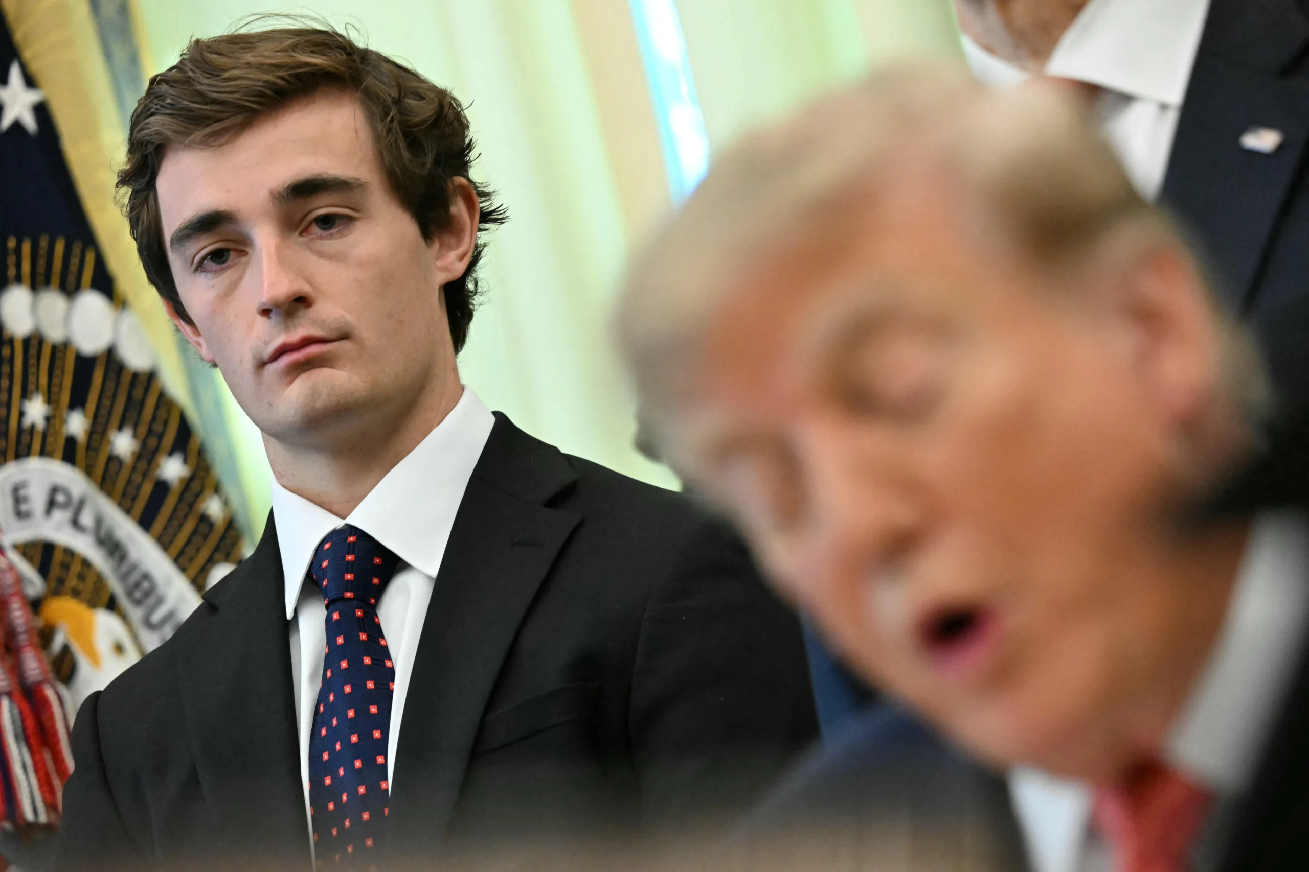 Trump recompensa influenciador com US$ 10 mil e cria programa de US$ 25 milhões para denúncias de fraude