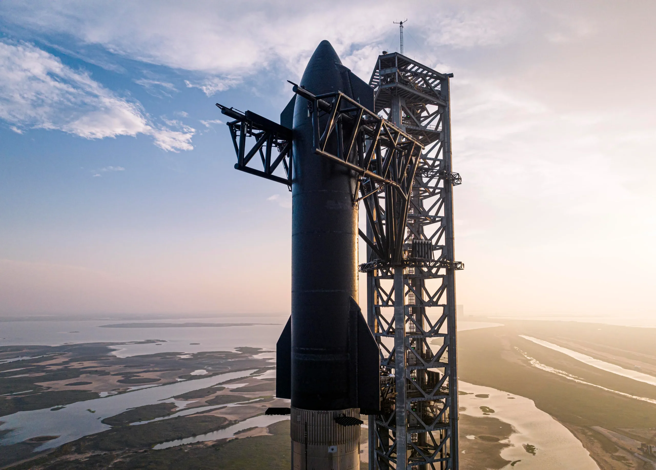 SpaceX tenta pela primeira vez capturar Starship e seu propulsor durante voo orbital